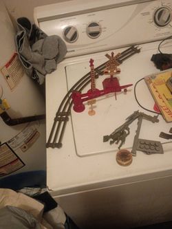 Vintage Train Accessories And A Few Metal Track Pieces. 