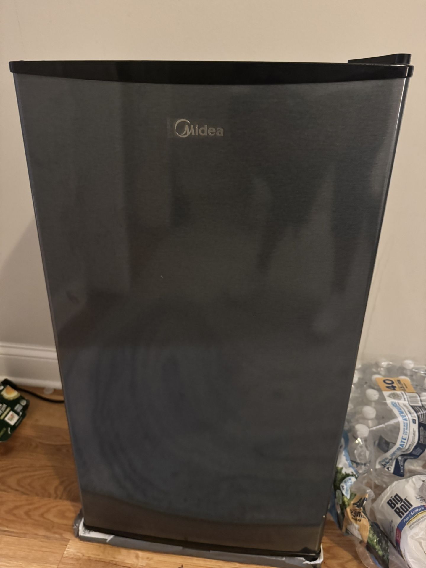Midea 3.3 Cu.ft. Single Door Compact refrigerator