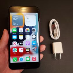 iPhone 7 Plus - UNLOCKED - Like New 