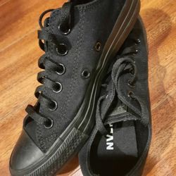 Unisex All Black Converse Women's Size 7 Or Boy's/Men's Size 5