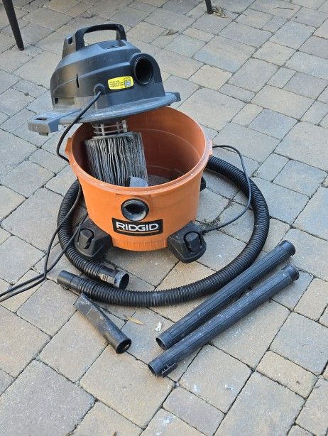 RIDGID DRY/WET Shop Vacuum (6 Gal)