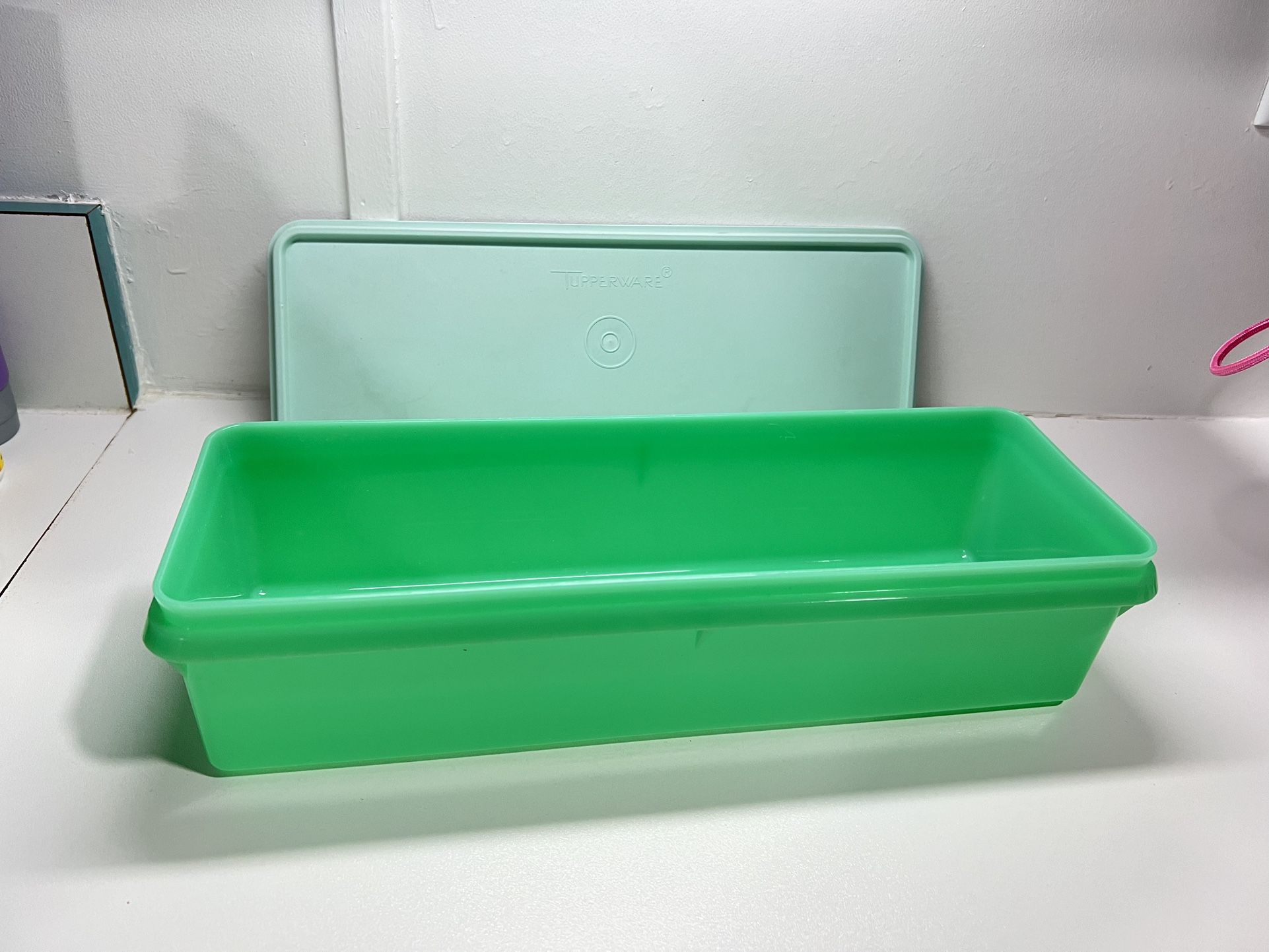 Tupperware Celery Keeper Crisper Container Green Jadeite