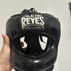 CLETO REYES BOXING HEADGEAR