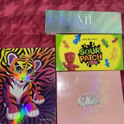 Colorful Eyeshadow Bundle – 4 Palettes for One Price