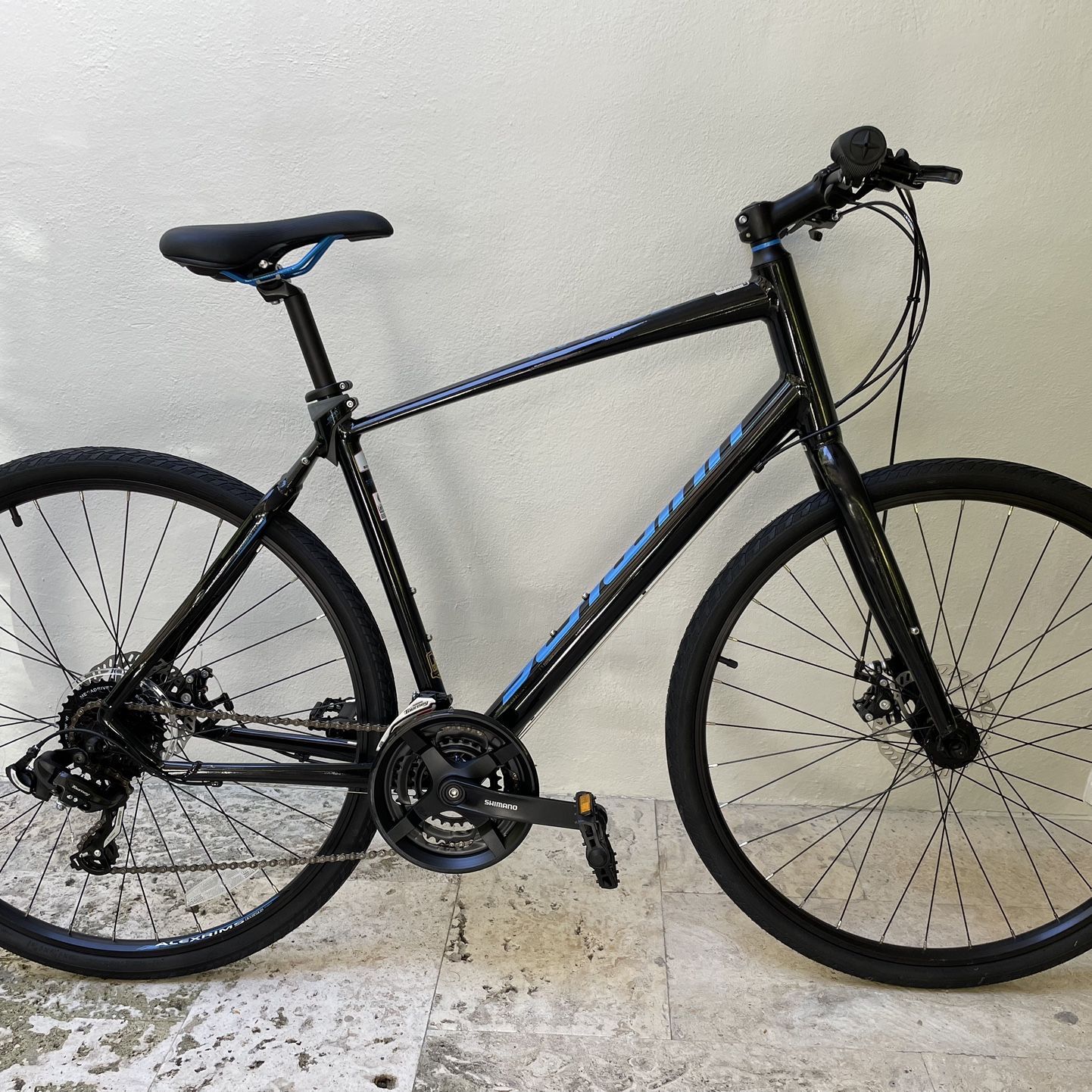 New MSRP 719 Schwinn Vantage F3 Sport Hybrid Bike 24 Speed Disc Brakes for Sale in Miami FL OfferUp
