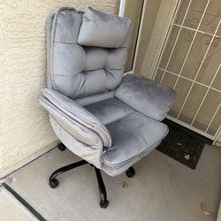 Blue velvet super comfy office desk chair