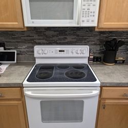 GE Range, in good working condition. Selling for $150 (Pick-up only)