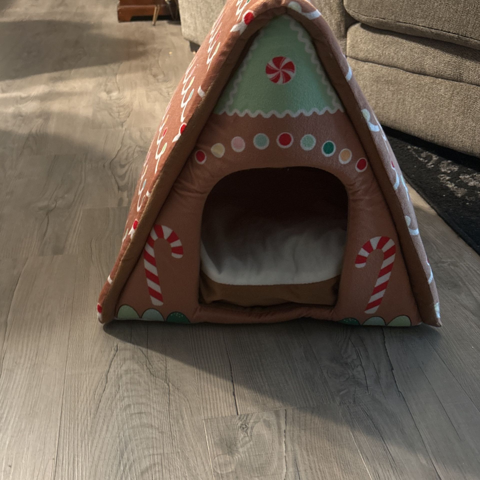 Gingerbread House Cat Bed 