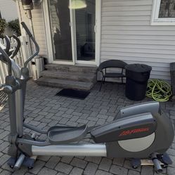 Life Fitness Elliptical - Commercial Quality - Pick Up Only