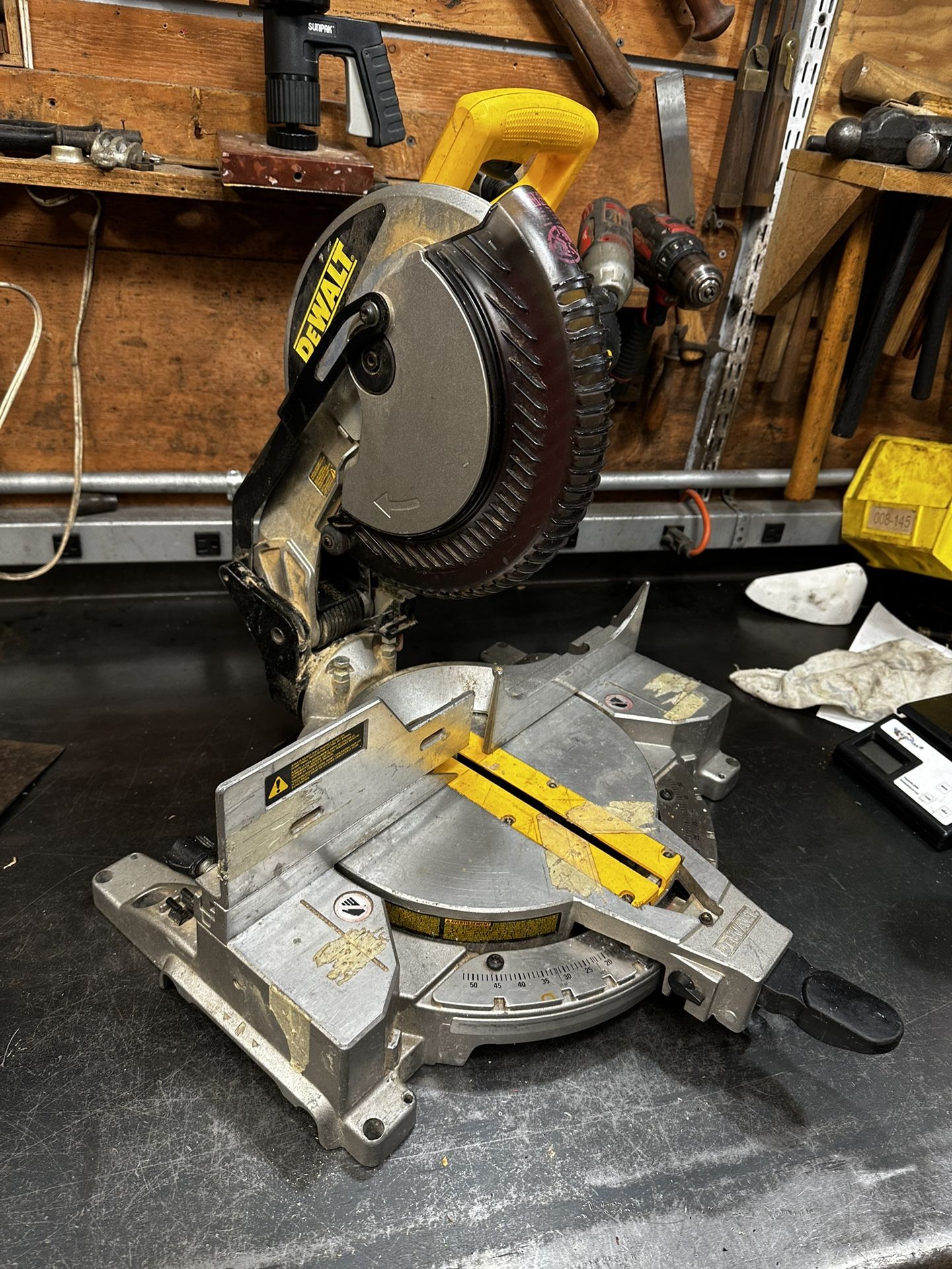 Dewalt DW713 15 Amp 10 in. SingleBevel Compound Miter Saw for Sale in