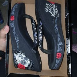 DGA Wedge SANDALS Size 8