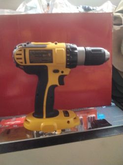 DEWALT 1/2 CORDLESS HAMMERDRILL/ DRILL DRIVER