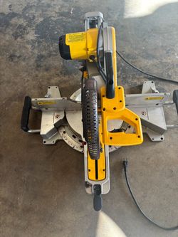 DeWalt Sliding Compound Miter Saw