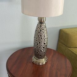 2 Lámpara Y Dos Mesas