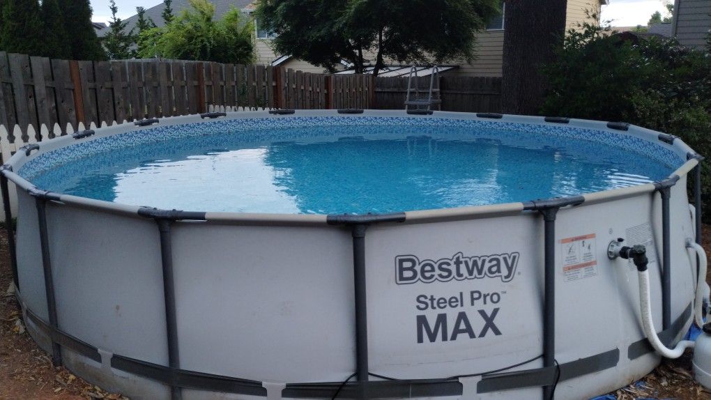 18' x 48" Round Swimming Pool 