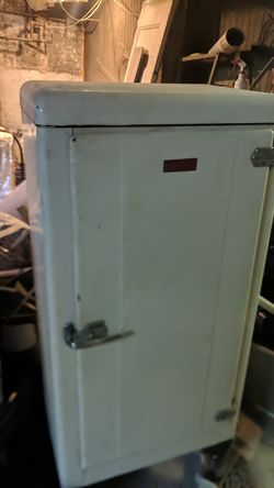 Ice box antique