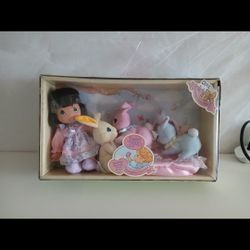 VINTAGE Precious Moments Doll ~ Springtime Playmates 1999 ~ 3 Cute Bunnies.
Brand New for Collrction year 1999.
Only 40 dollars.
Incredible deal. 