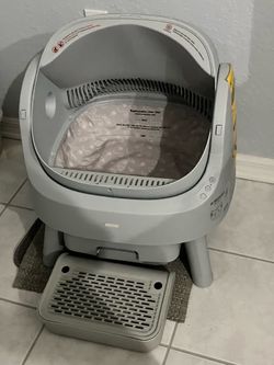 Brand new - Open box - Self Cleaning Litter Box