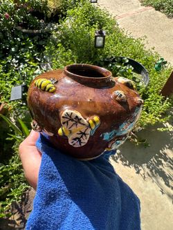 Bumble bee ceramic pot