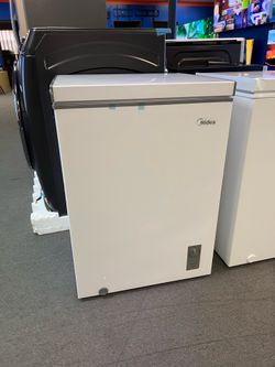 Midea white chest freezer 5.0cu