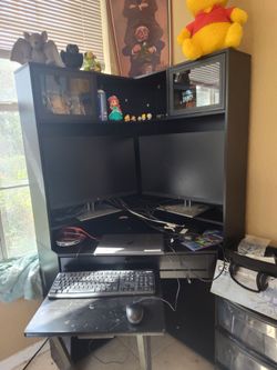 Sedeta Corner Desk (Pick Up Only)