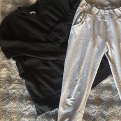 Sweats And Sweater Size Medium $7