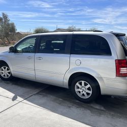 2010 Chrysler Town & Country