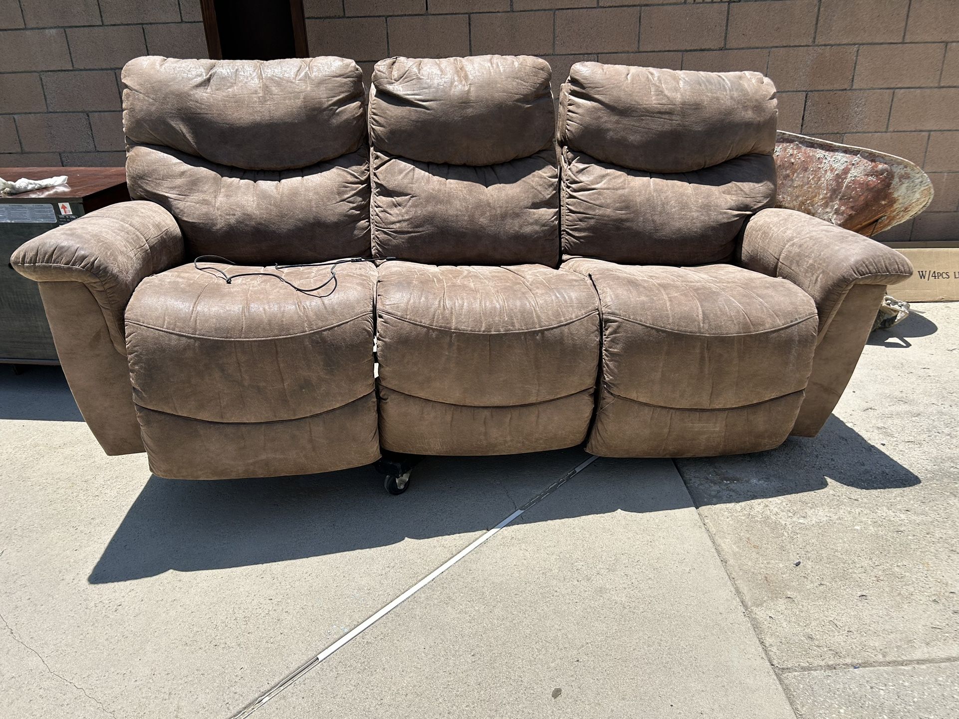 Free Reclining Sofa
