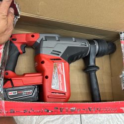 Milwaukee 1-9/16 SDs Max Rotary Hammer With Battery 