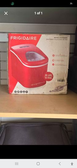 Frigidaire Retro Ice Maker 26 lbs Red