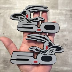 Car Fender Emblem Badges Coyote 5.0 (gray With Redeye)