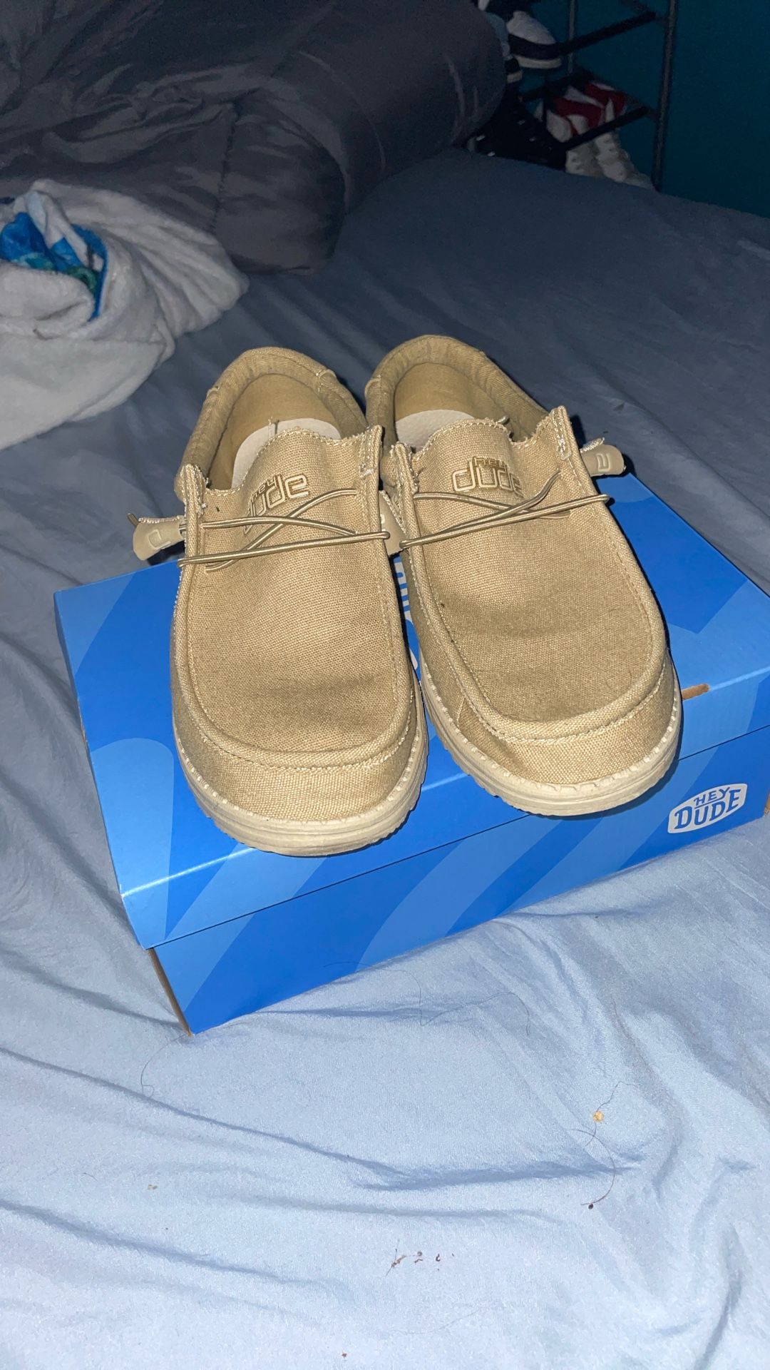 Tan Hey Dudes Size 8 Men’s