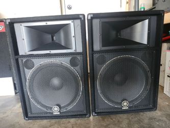 Yamaha S115V 2-Way 15" Speakers (pair) Like New!!