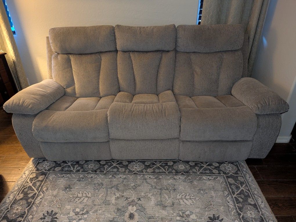 2 Piece Recliner Sofa Set $500