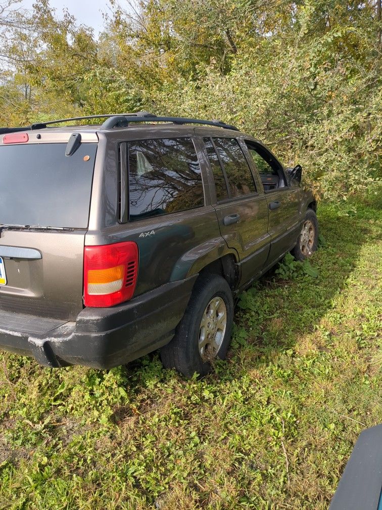 2000 Jeep Grand Cherokee (Part Out)