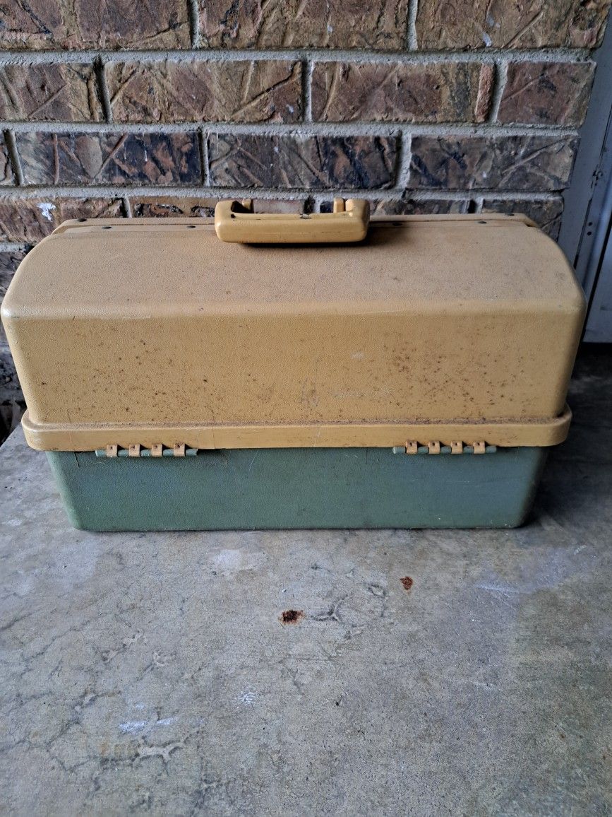 Vintage Plano 8600 fishing tackle box double sided locking handles with 6 trays
