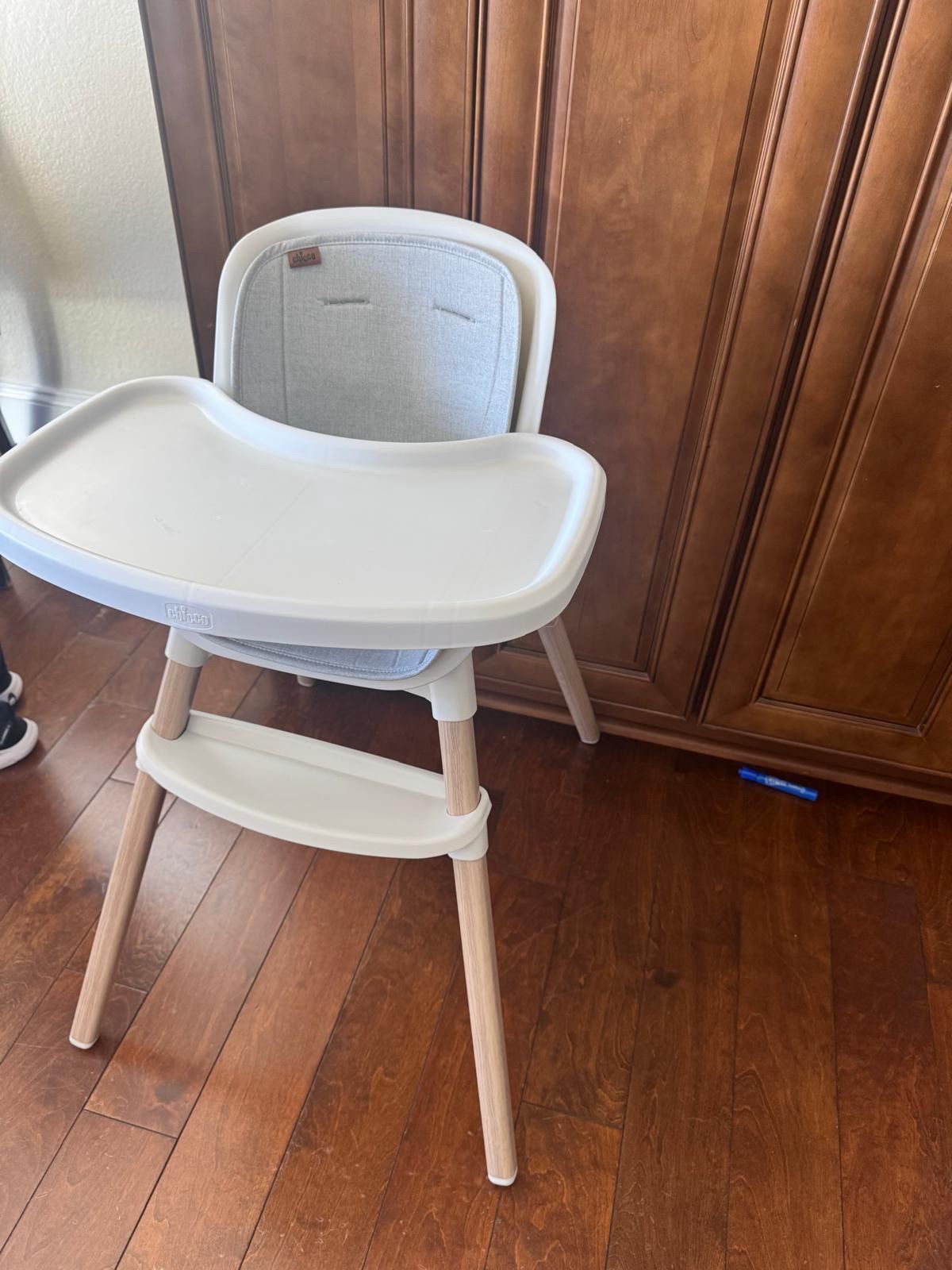 Chicco Zest LE High Chair – Like New
