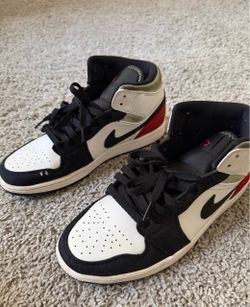 Air Jordan 1 Mid SE