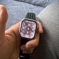 SERIES 8 APPLE WATCH