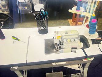 Industrial Overlock Serger Sewing Machine with Table