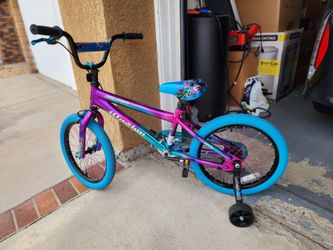 Boy's or Girl's Bicycle 18" wheel with Training Wheels Excellent Condition