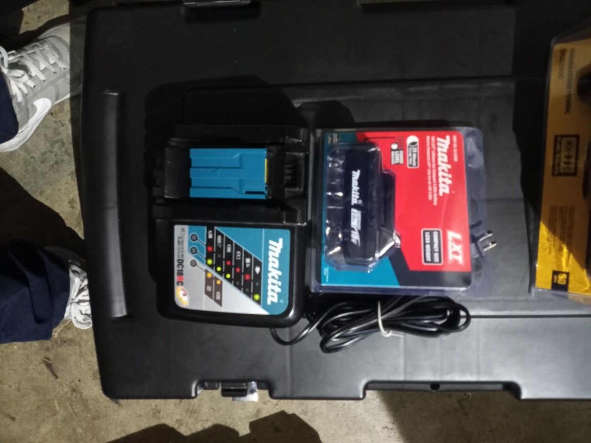 Makita Battery + Charger