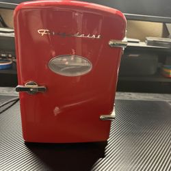 Frigidaire 6-Can Retro Mini Fridge Cooler - Red