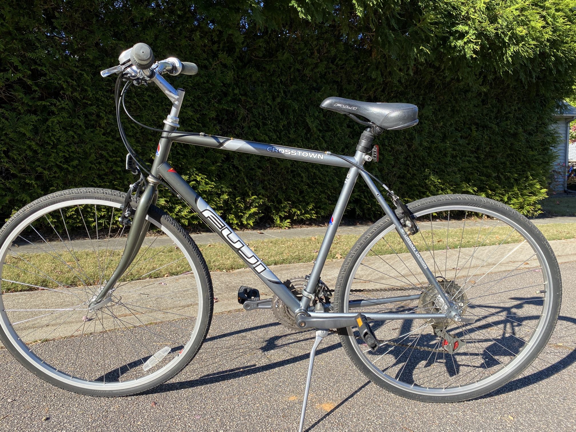 Urban FUJI Road Bike, 21" Frame, 700c Wheels, 21-Speed, Built For The City