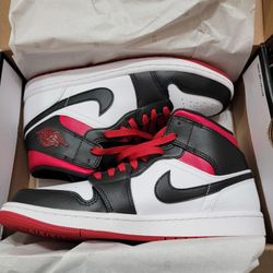 Air Jordan 1 Mid ( Size 9 )