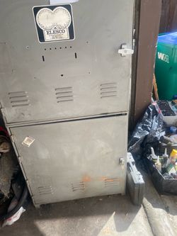 Metal cabinet