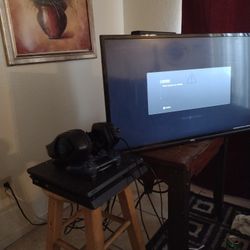 Ps4 With Headset And Two Controllers 
