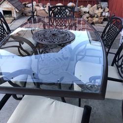 Hampton Bay 7 Piece Dining Set With 2 Swivel Chairs 