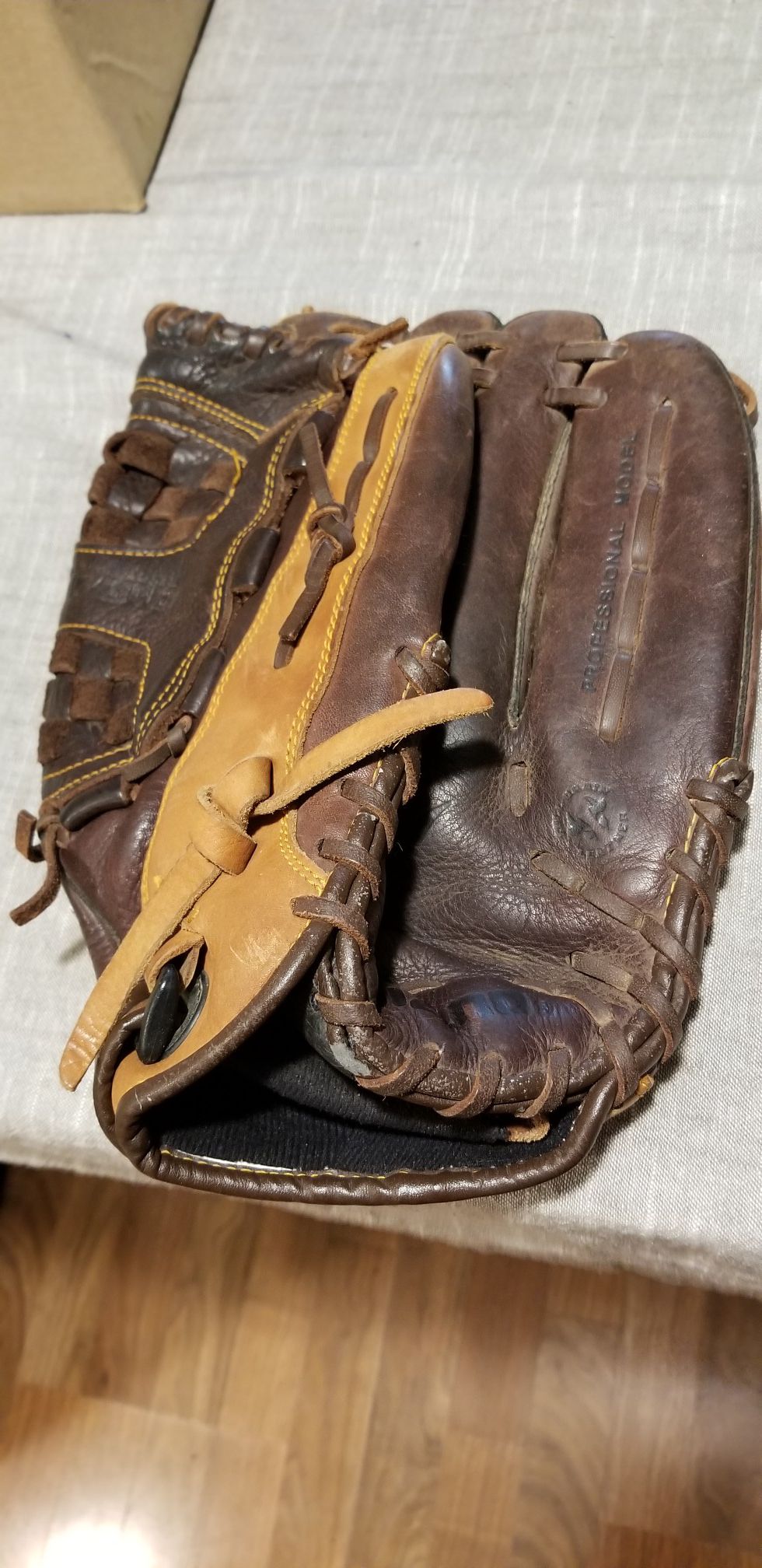 14" Mizuno baseball softball glove broken in