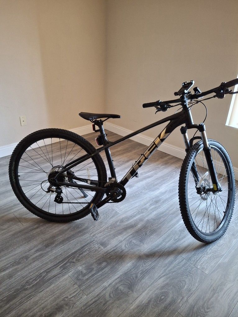 Bike: TREK MARLIN 5